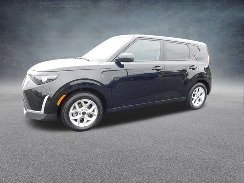 Used 2025 Kia Soul LX w/ LX Technology Package FWD image 7