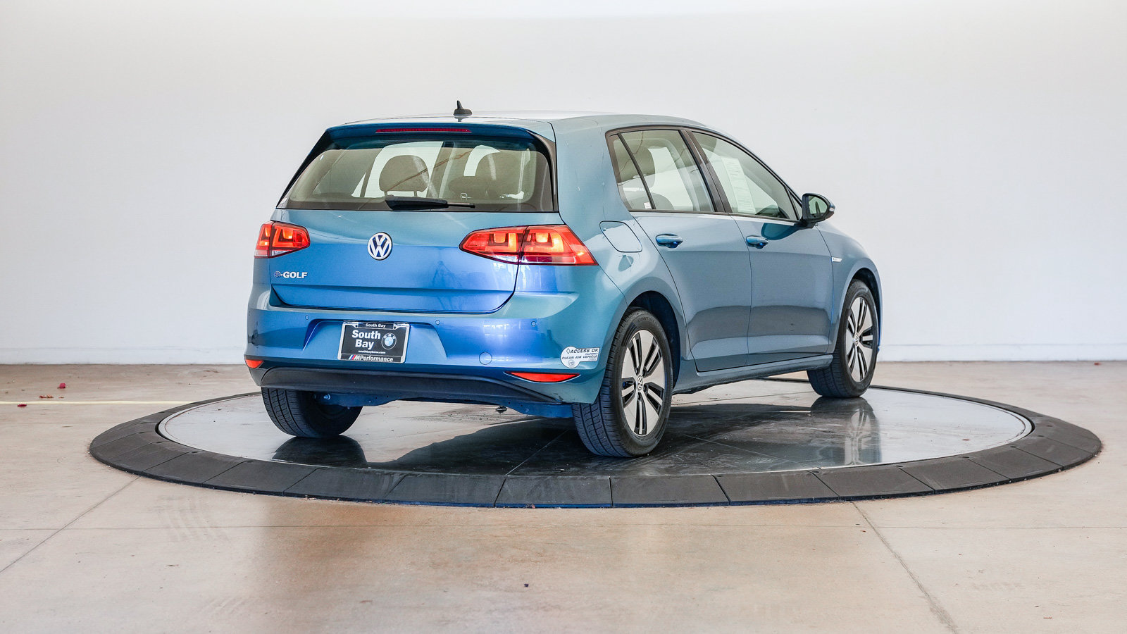 Used 2016 Volkswagen e-Golf SEL Premium FWD image 5