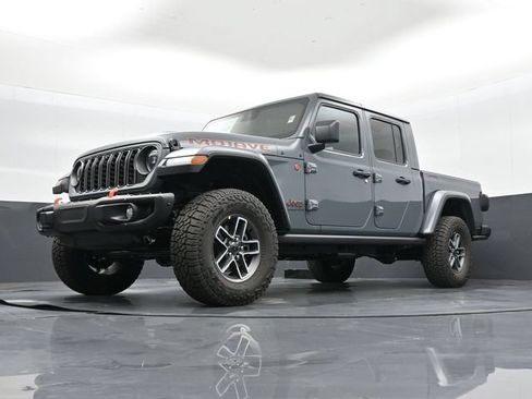 Used 2025 Jeep Gladiator Mojave AWD/4WD image 46