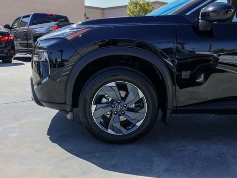 Used 2025 Nissan Rogue SV image 11