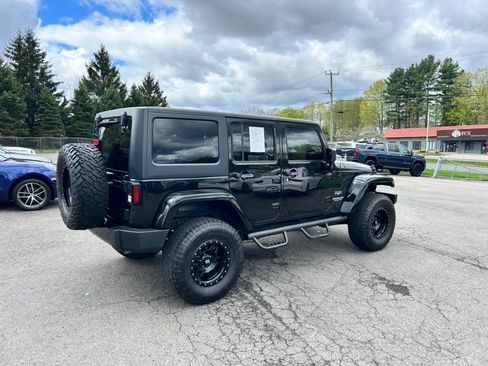 Used 2017 Jeep Wrangler Unlimited Sahara w/ Connectivity Group AWD/4WD image 3