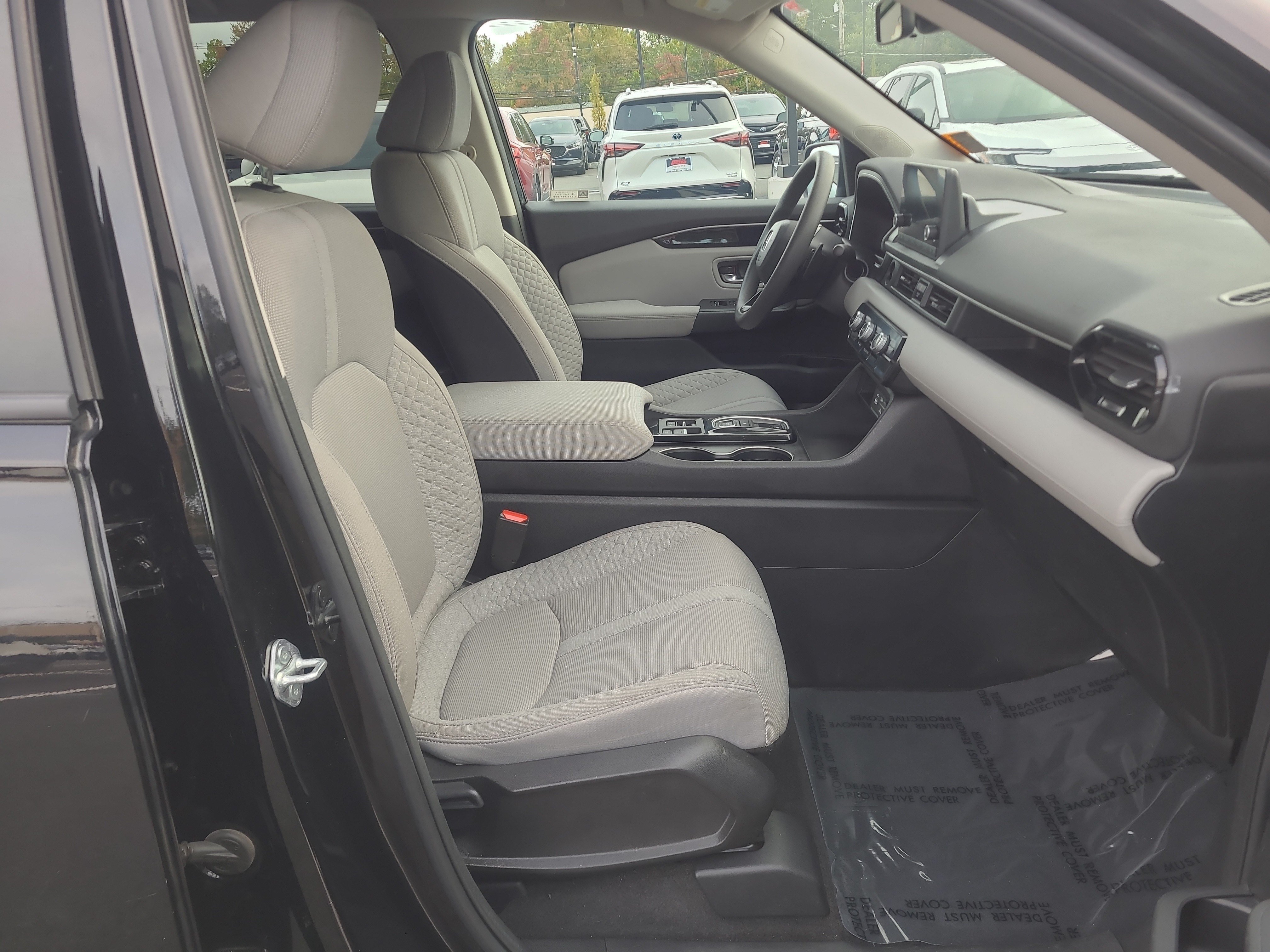 Used 2023 Honda Pilot LX image 17