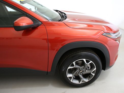 Used 2024 Chevrolet Trax LT w/ Driver Confidence Package FWD image 11