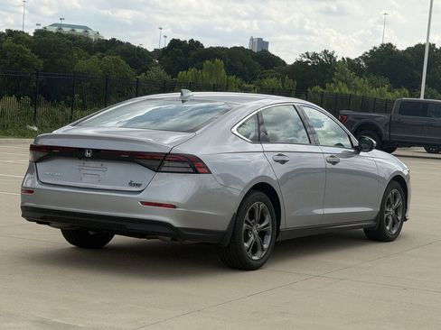 Used 2023 Honda Accord EX image 4