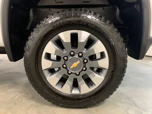 Used 2024 Chevrolet Silverado 2500 Custom w/ Custom Convenience Package AWD/4WD image 4