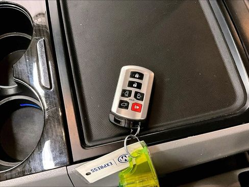 Used 2019 Toyota Sienna XLE w/ XLE Navigation Package image 36