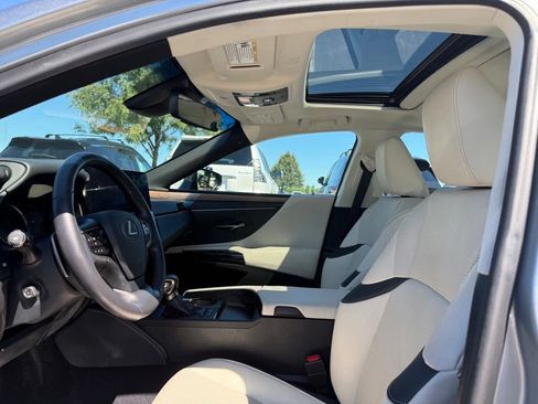 Used 2024 Lexus ES 300h w/ Premium Package FWD image 7