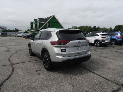Used 2024 Nissan Rogue SV w/ SV Premium Package AWD/4WD image 5