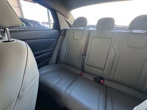 Used 2025 Hyundai Elantra Limited image 39