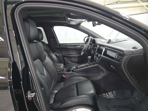 Used 2025 Porsche Macan AWD/4WD image 10