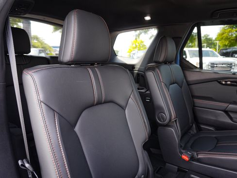 Used 2025 Honda Pilot TrailSport image 35