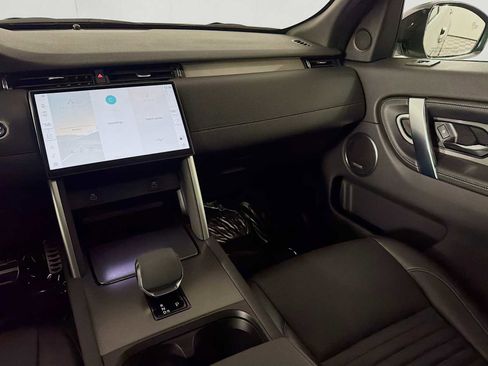 Used 2024 Land Rover Discovery Sport Dynamic SE image 23