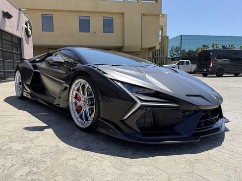 Used 2025 Lamborghini Revuelto AWD/4WD image 4