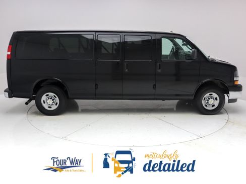 Used 2025 Chevrolet Express 3500 LT w/ LT Preferred Equipment Group RWD image 2