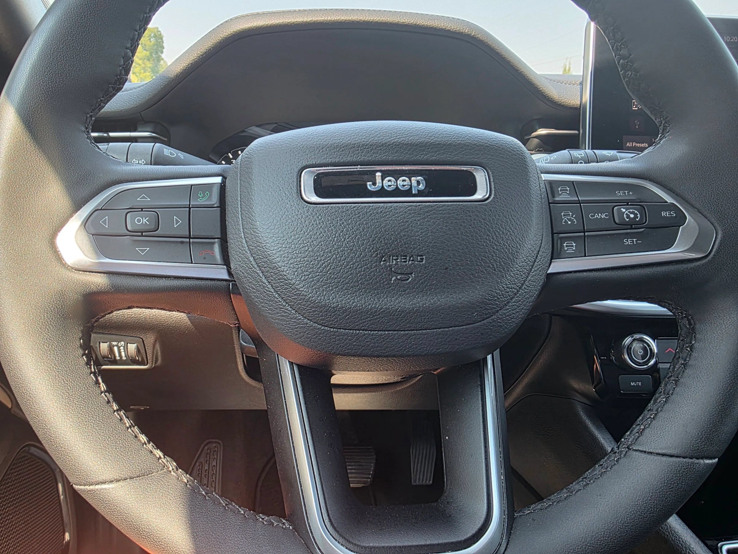 Used 2025 Jeep Compass Limited AWD/4WD image 15