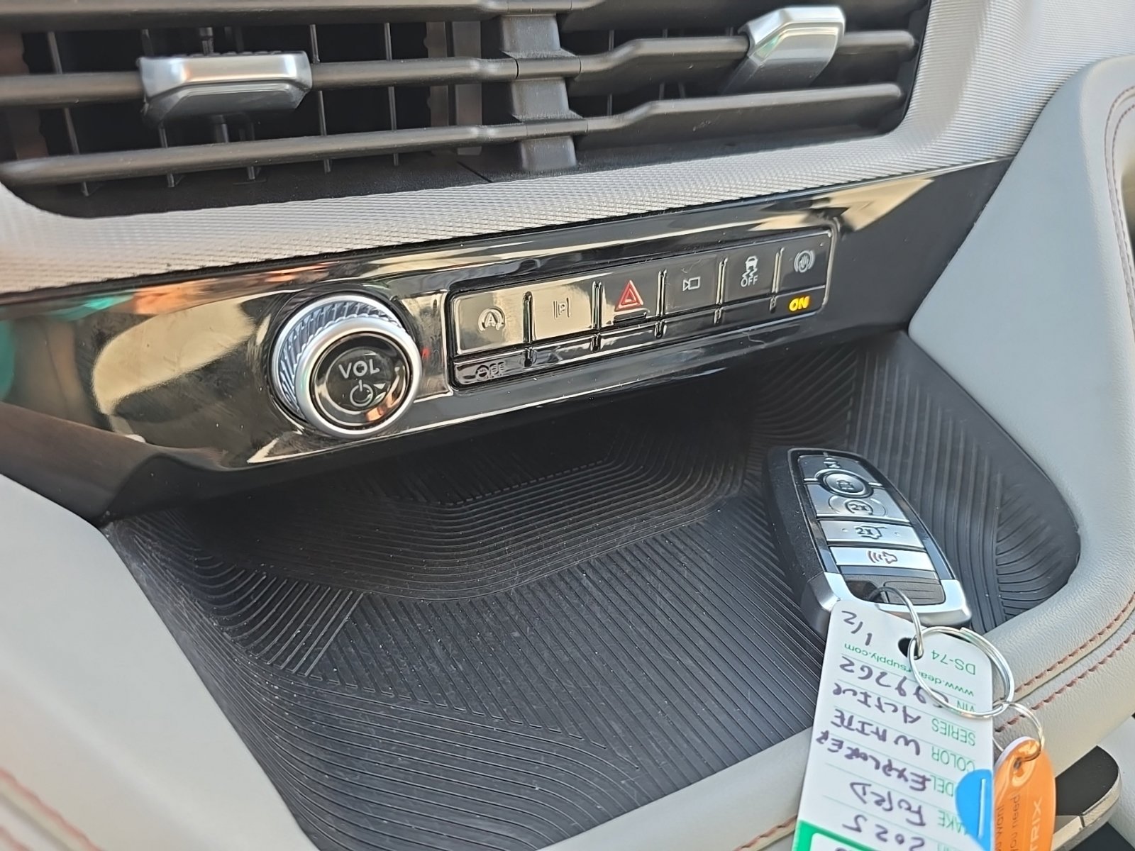 Used 2025 Ford Explorer Active w/ Active Comfort Package AWD/4WD image 31