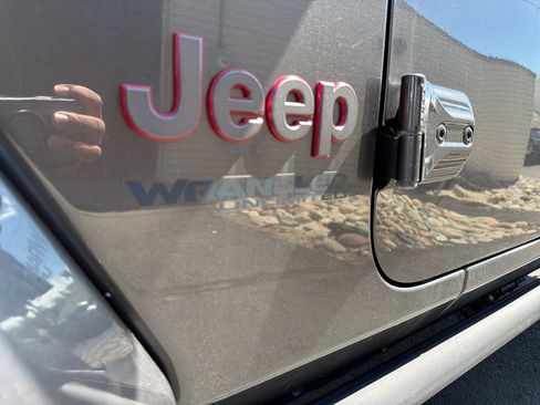Used 2018 Jeep Wrangler Unlimited Rubicon AWD/4WD image 13