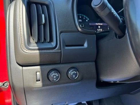 Used 2022 GMC Canyon AT4 image 25