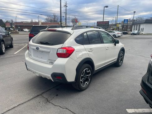 Used 2017 Subaru Crosstrek 2.0i Premium image 3