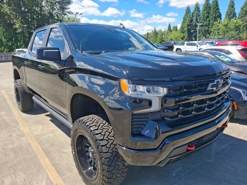 Used 2022 Chevrolet Silverado 1500 RST AWD/4WD image 2
