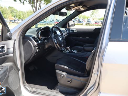 Used 2020 Jeep Grand Cherokee Altitude RWD image 24