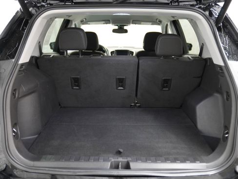 Used 2023 GMC Terrain SLE w/ Driver Convenience Package image 7