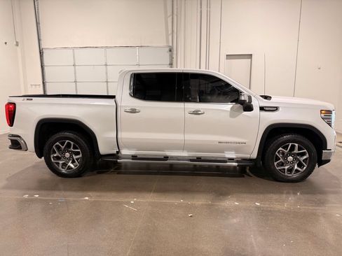 Used 2024 GMC Sierra 1500 SLT AWD/4WD image 4