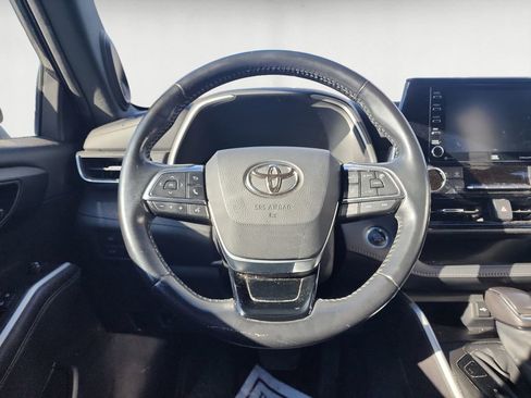 Used 2021 Toyota Highlander XSE image 12