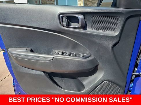 Used 2022 Hyundai Venue Limited FWD image 26
