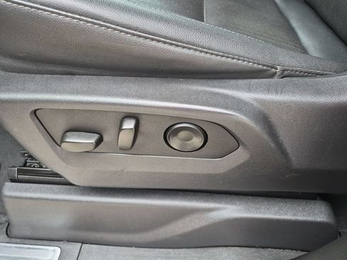 Used 2025 GMC Sierra 1500 SLT RWD image 12