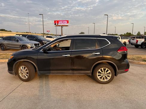Used 2017 Nissan Rogue SV FWD image 3