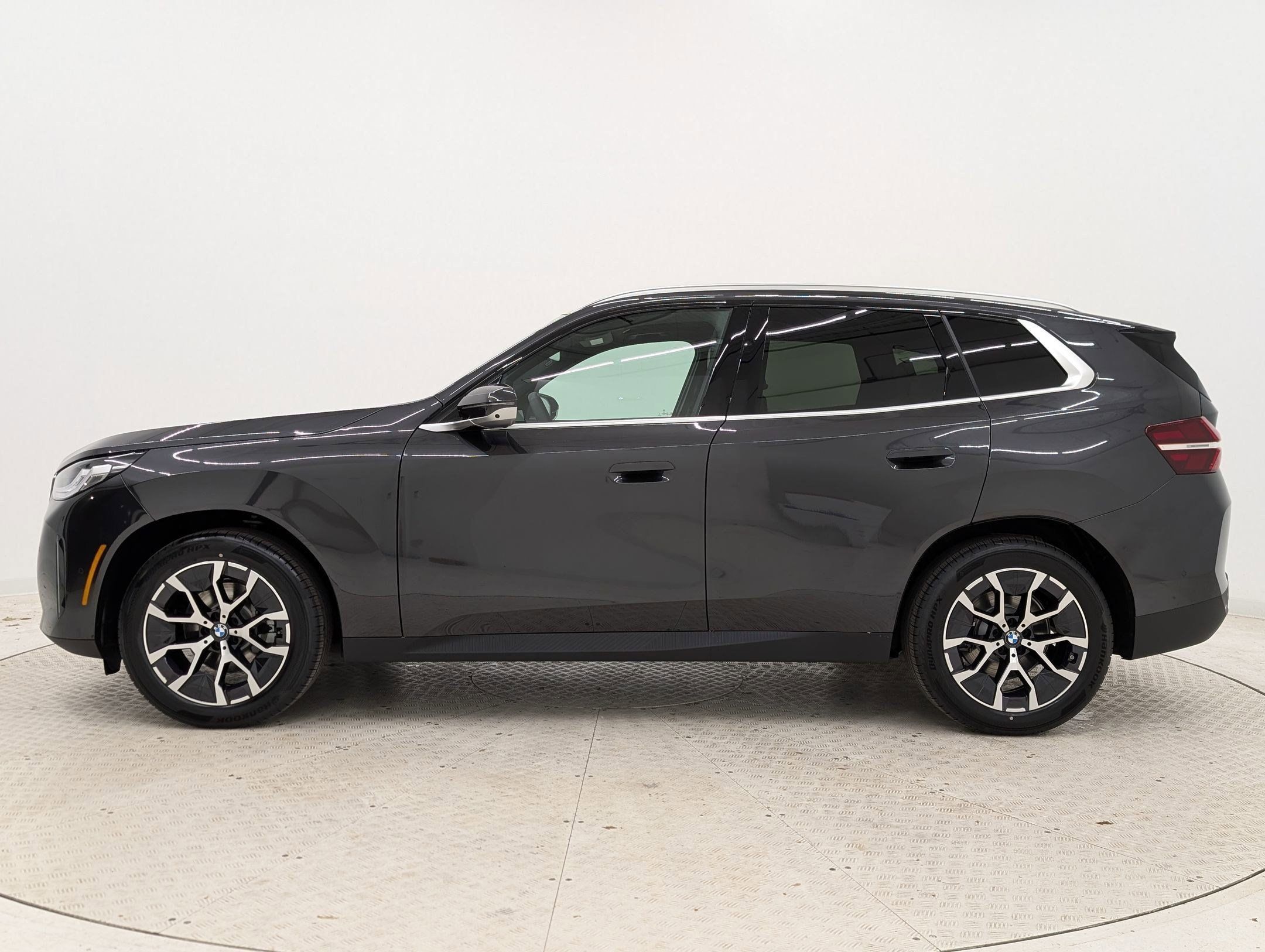 Used 2026 BMW X3 xDrive30i w/ Premium Package AWD/4WD image 2