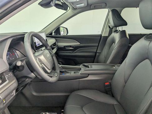 Certified 2024 Toyota Grand Highlander FWD image 11