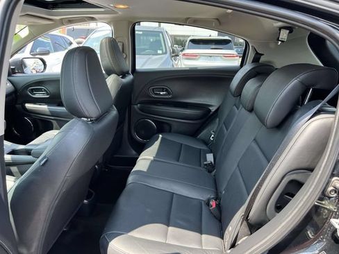 Used 2019 Honda HR-V Touring image 12