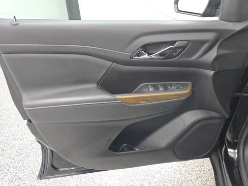 Used 2023 GMC Acadia SLE image 22