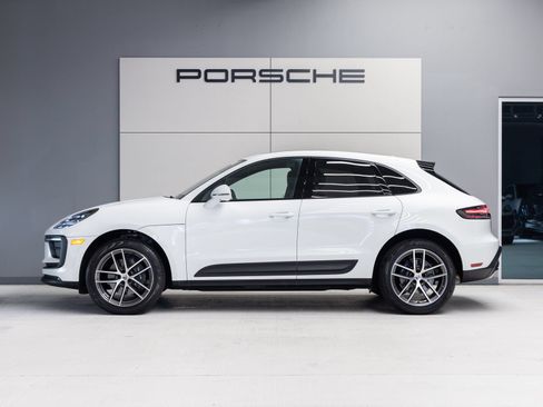Certified 2026 Porsche Macan AWD/4WD image 2