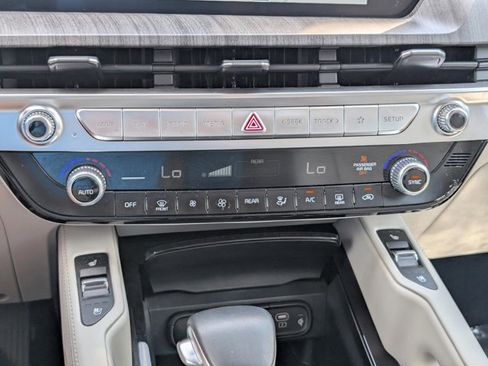 Used 2024 Kia Telluride EX w/ EX Captain's Chair Package image 30