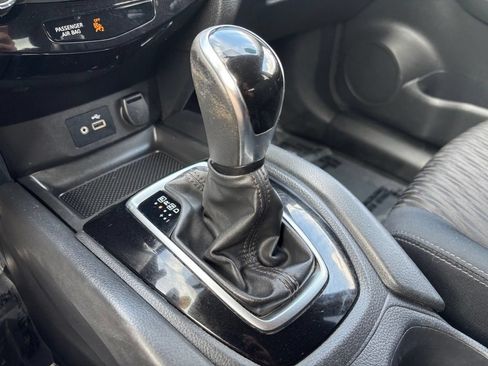 Used 2018 Nissan Rogue SV AWD/4WD image 36