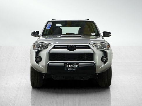 Used 2021 Toyota 4Runner Venture w/ Moonroof Package image 8