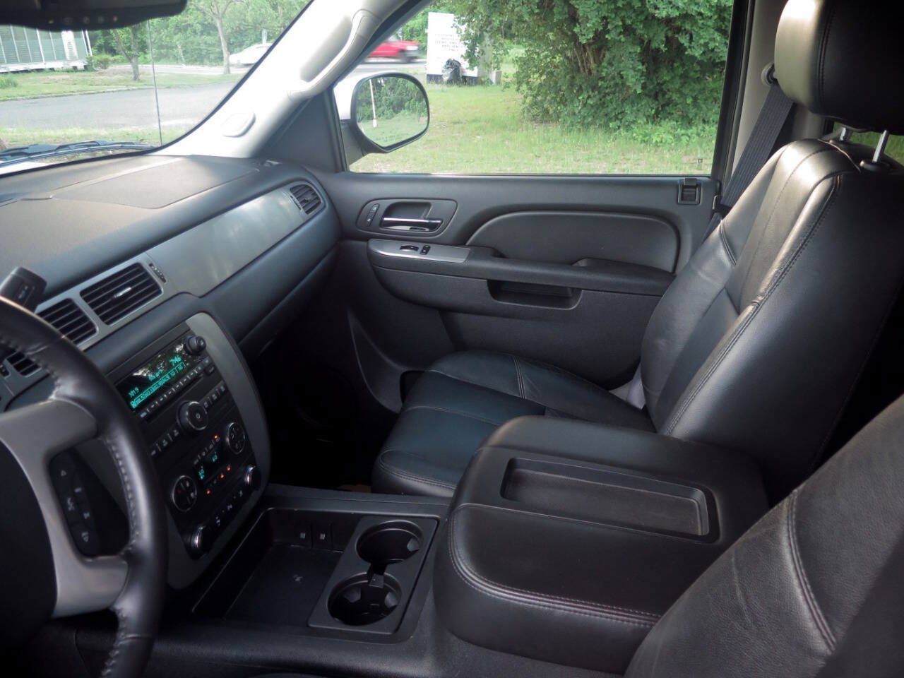 Used 2011 Chevrolet Avalanche LT w/ Luxury Package AWD/4WD image 12