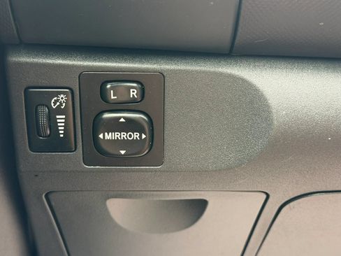 Used 2010 Toyota Yaris 2-Door Hatchback FWD image 28