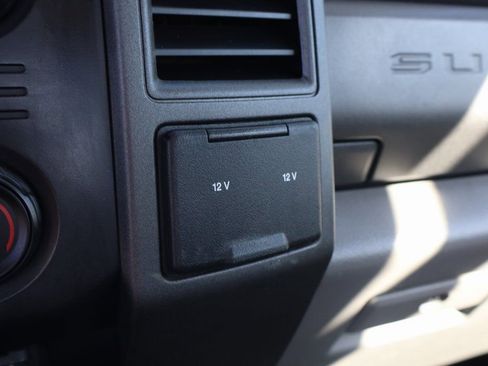 Used 2018 Ford F550 2WD Regular Cab Super Duty image 30