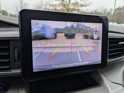 Certified 2022 Ford Explorer XLT w/ Equipment Group 202A image 27