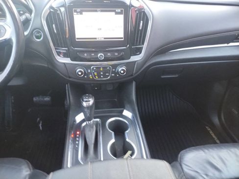 Used 2018 Chevrolet Traverse LT image 8
