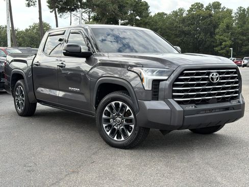 Used 2022 Toyota Tundra SR5 w/ SR5 Premium Package RWD image 2