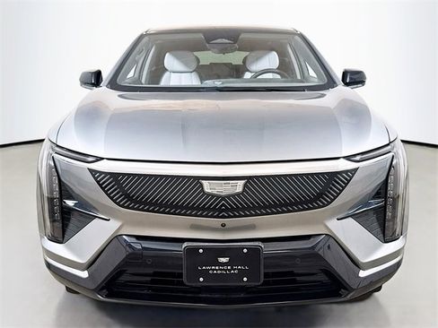 New 2025 Cadillac Optiq Luxury 1 image 2