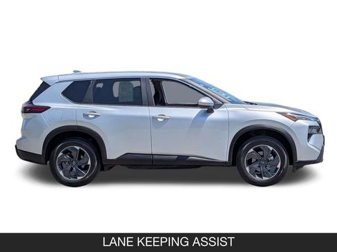 Used 2025 Nissan Rogue SV FWD image 6
