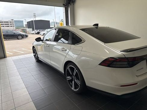 Used 2023 Honda Accord Sport image 4