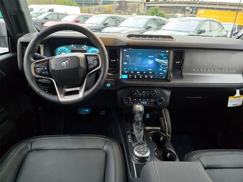 New 2025 Ford Bronco Badlands image 11