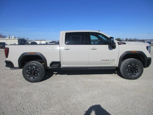 New 2026 GMC Sierra 2500 AT4X image 3